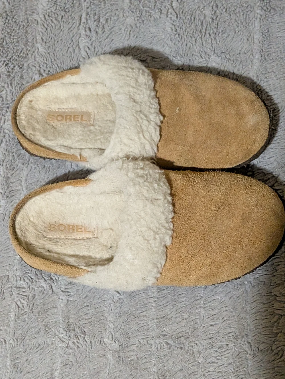 Sorel Suede Slip-On Slippers in Camel and Cream Kids Size 3